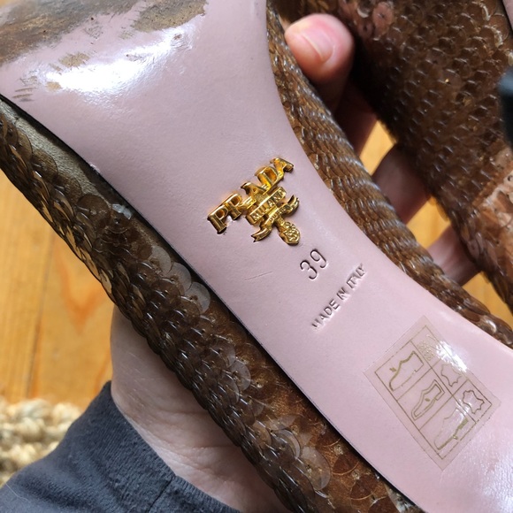 Vintage ⭐️ Gold ⭐️ Sequin Prada heels - Picture 11 of 13